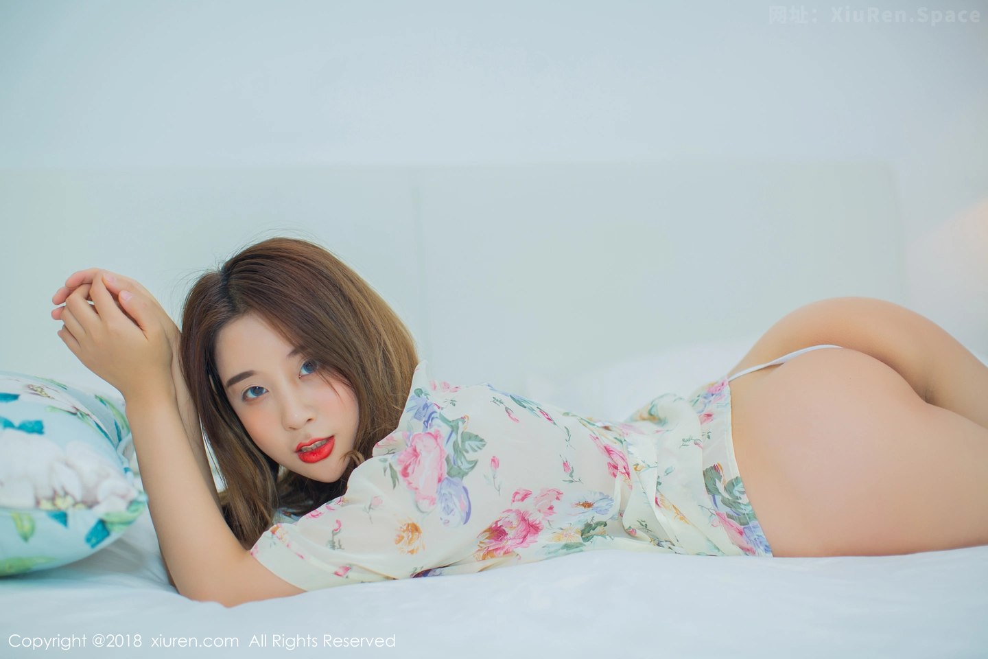 图片[4]-[XiuRen秀人网]VOL.907 嫩模筱慧居家绿色吊带连身裙+真空花色衬衣秀完美身材写真60P-秀人网官方网站